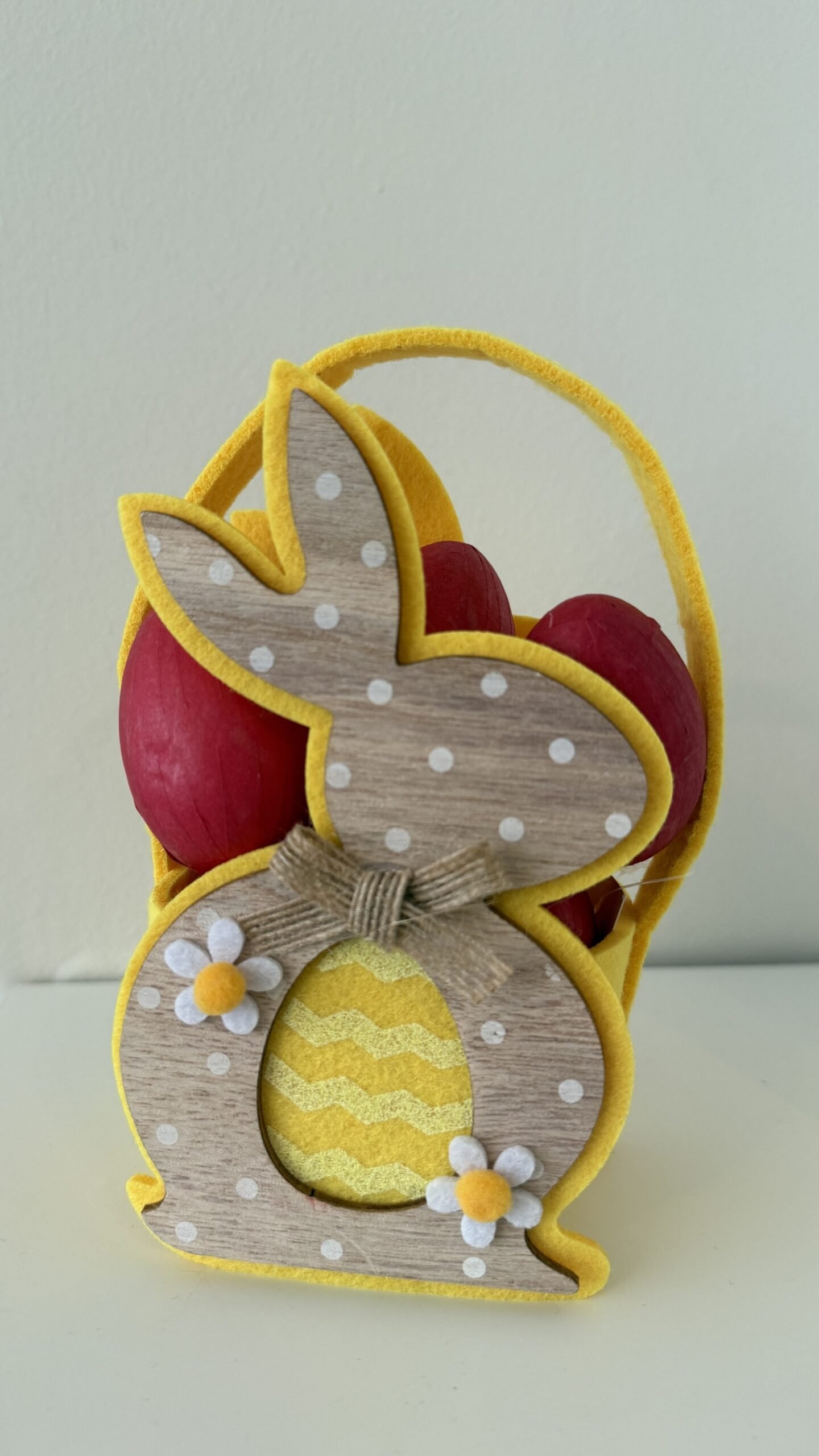 Καλαθι με ξυλινο λαγο και αυγα