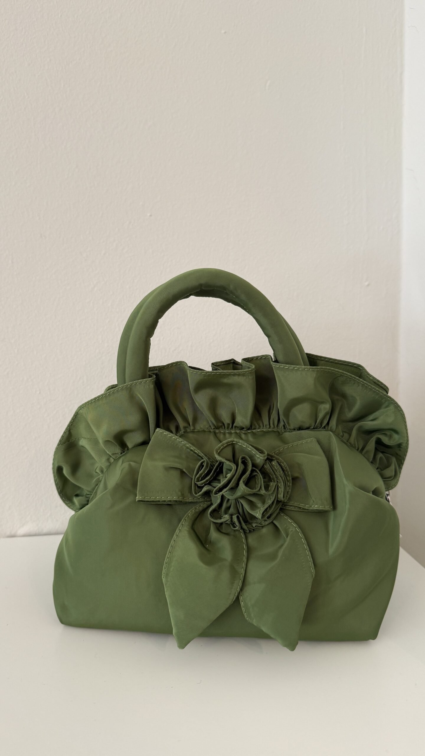 Τσαντακι υφασματινο χειρος λαδι με λουλουδι